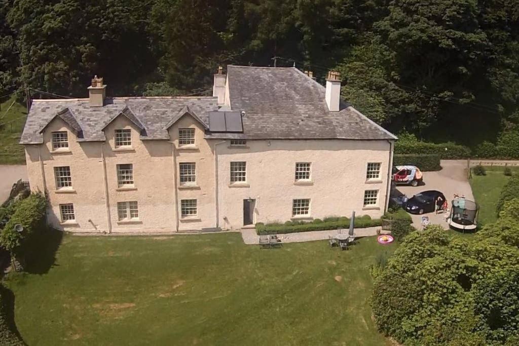 Plas Yn Yale With Mountain Views From All Windows Wrexham Extérieur photo