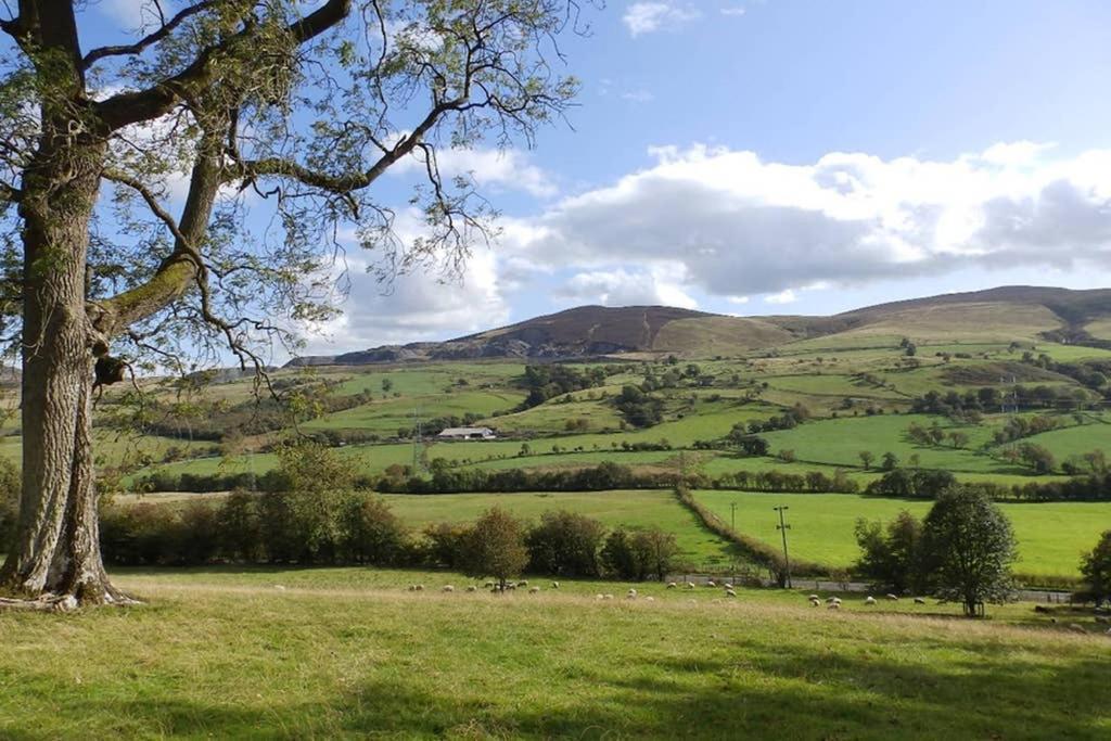 Plas Yn Yale With Mountain Views From All Windows Wrexham Extérieur photo
