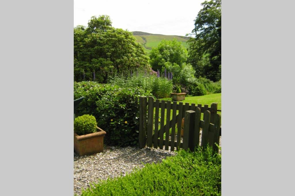 Plas Yn Yale With Mountain Views From All Windows Wrexham Extérieur photo