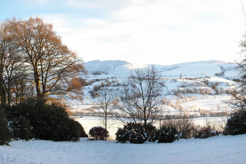 Plas Yn Yale With Mountain Views From All Windows Wrexham Extérieur photo